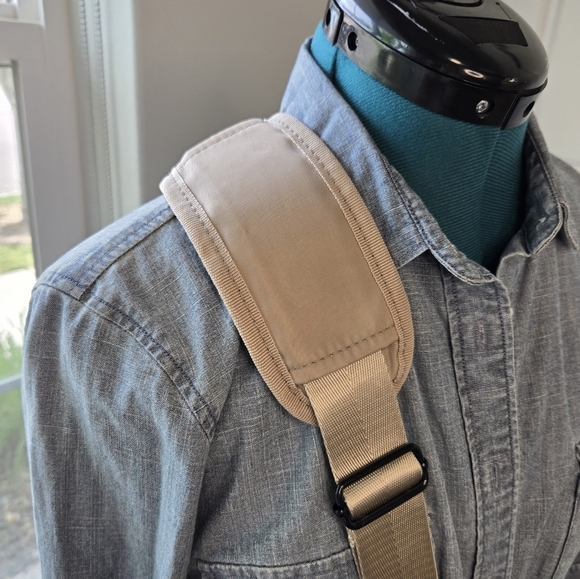 NWT THE FOLDIE THE ORIGINAL BEIGE TRAVEL BAG EXPANDABLE TOTE PACKABLE CARRY ON - Picture 6 of 16